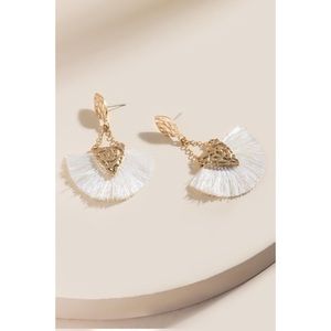 🆕 Francesca’s Noelle Tasseled Earrings